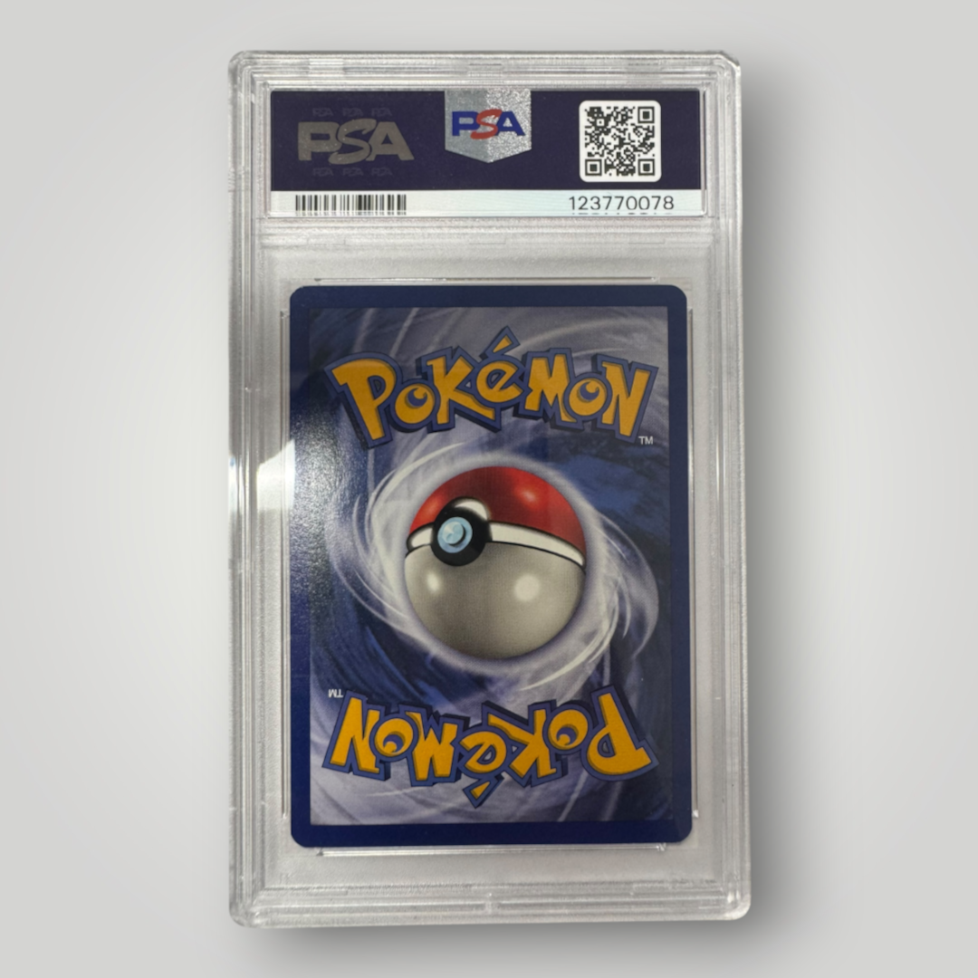 1999 Pokemon Fossil Moltres-Holo PSA 7